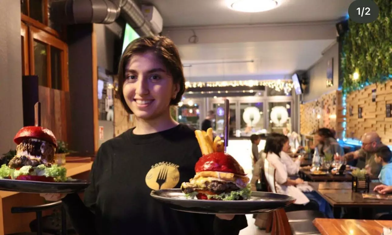 1 oder 2x Burger nach Wahl oder Traditional Chicken Wings inkl. Fries