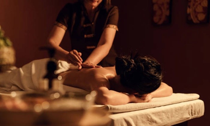 Massage du visage Kobido ou massage thaï traditionnel du corps