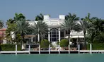 90-Minute Celebrity Homes and Millionaire Mansions Boat Tour