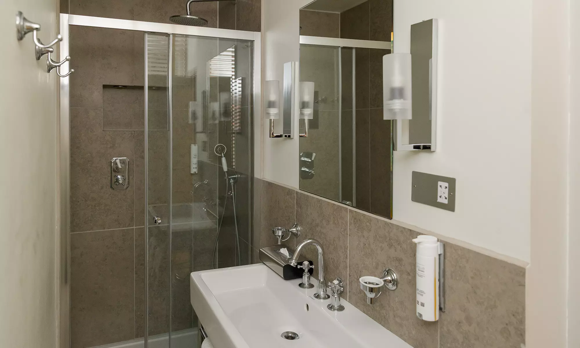 Buckinghamshire: Standard Double/Garden/Deluxe Room with Breakfast