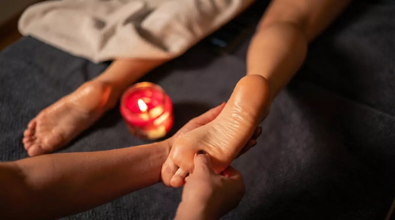 Ciesz się masażem stóp i nóg, relaksacyjnym lub klasycznym