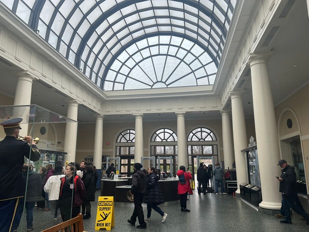 Guided Walking Tour of D.C. Memorials & Arlington Cemetery
