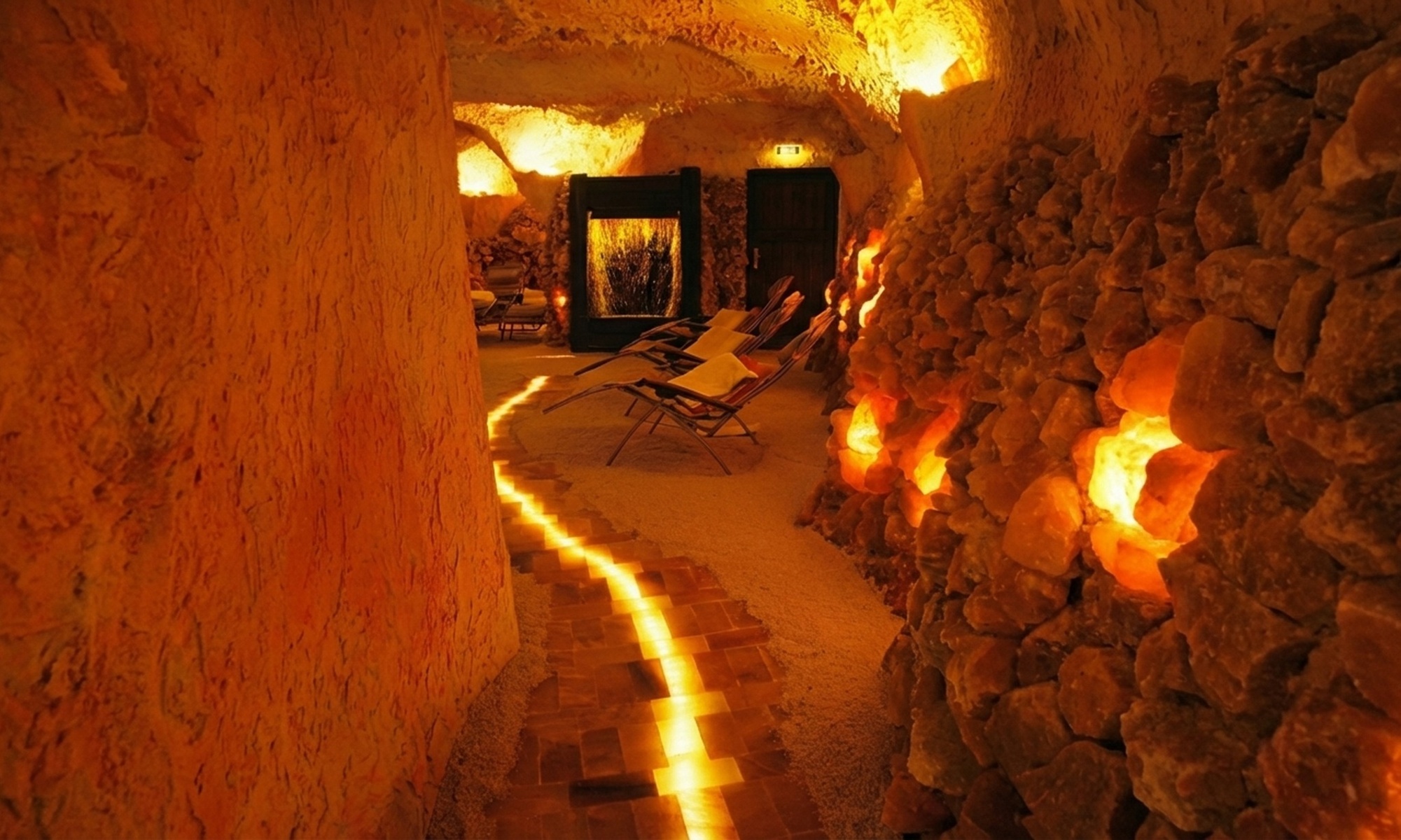 45 Min. Salzgrotte inkl. Begrüßungstee & Sole-Inhalation für 1-2 Pers.