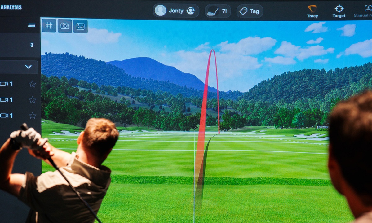 Experience Golf Simulator Sessions for Up to Four People