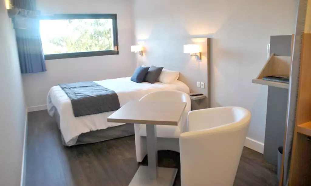 Proche Millau : séjour en chambre double, option PDJ et apéritif