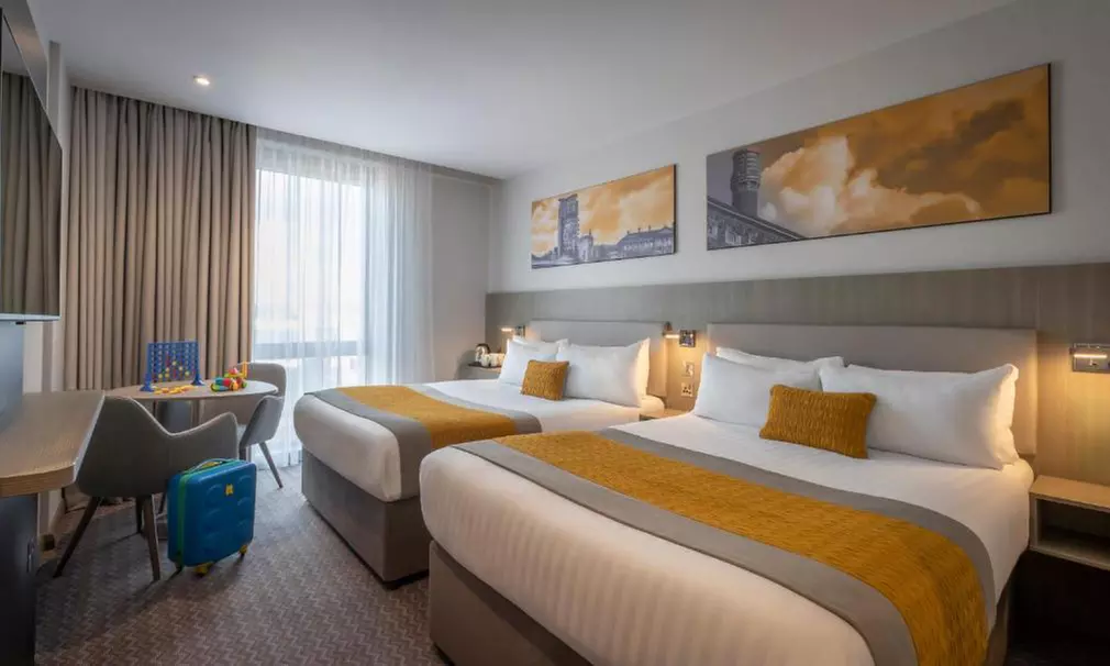 Belfast: 4* Double or Twin Room with Breakfast