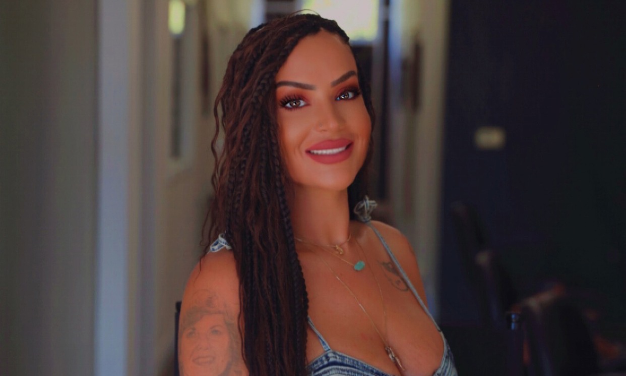 Shine-Boosting Blowouts with Deep Conditioning Treatments