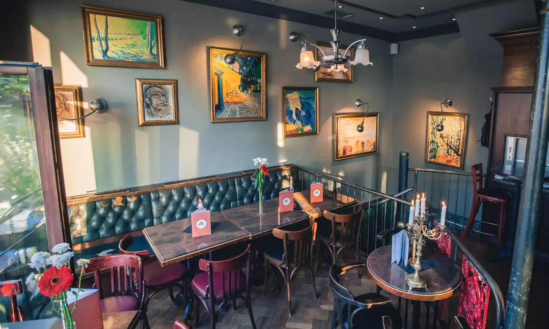 Ein Abend zu Zweit mit Live-Piano, Champagner, Currywurst & Pommes