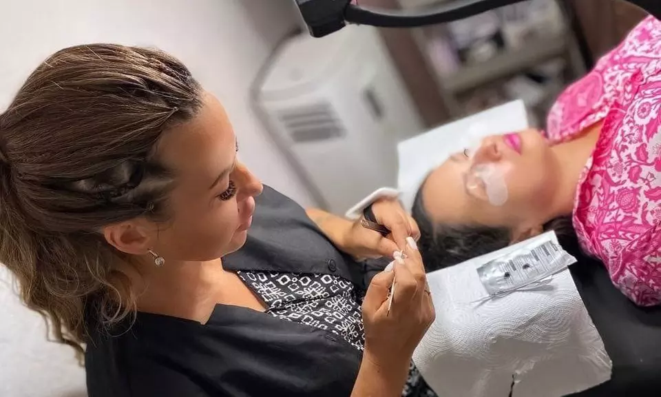 Wimpernverlängerung nach Wahl inkl. Auffüllen für 1 Person