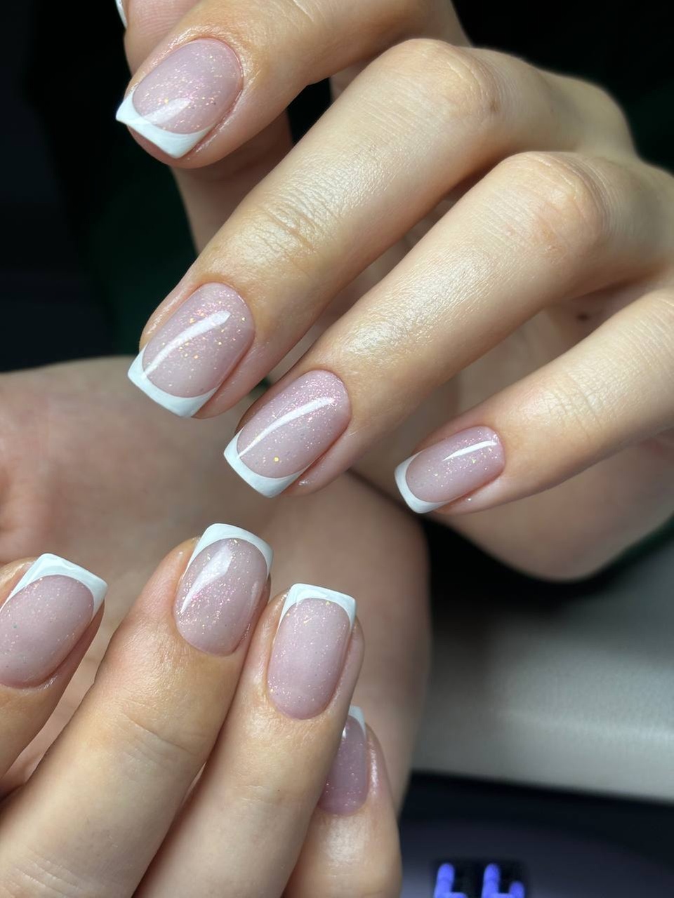 Stylizacja hybrydowa ze wzmocnieniem: zadbane dłonie i stopy