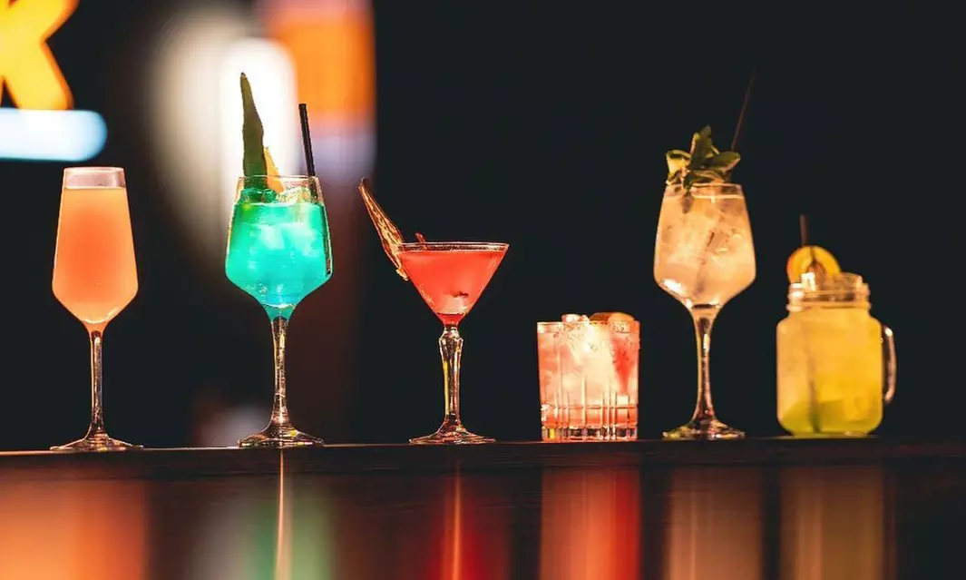 Shooting Simulator Thrill with Drinks for 2 or 4 Guests