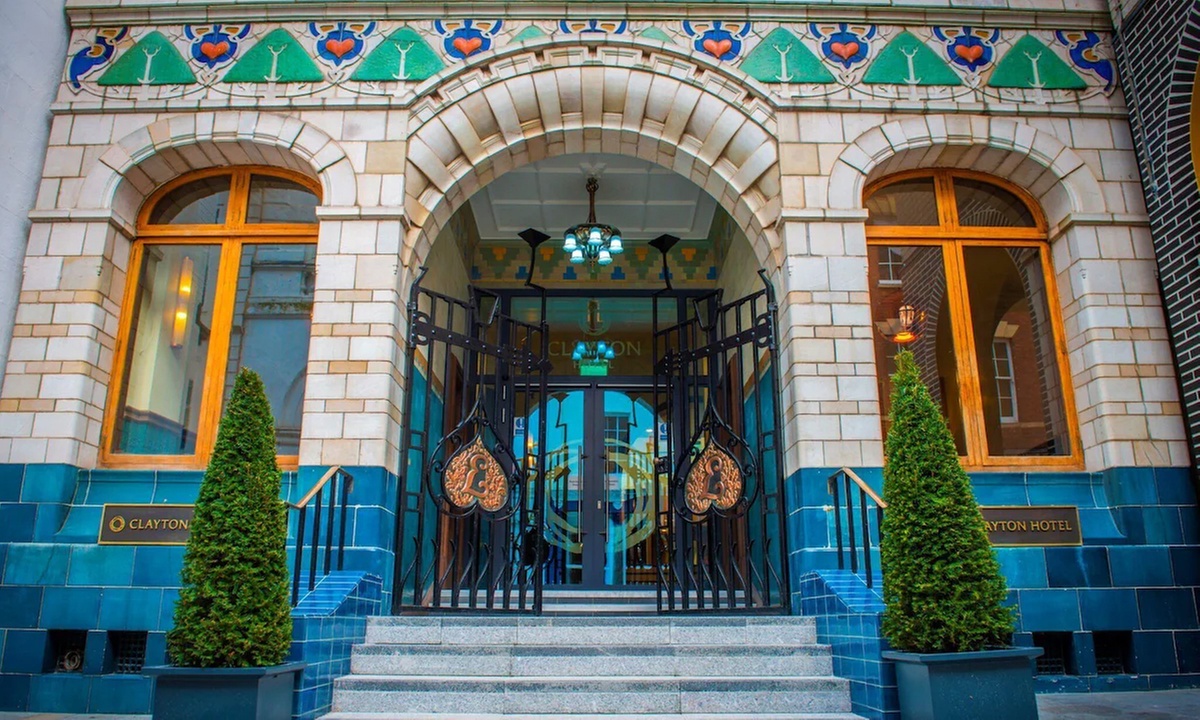 4* City Center Bliss in Bristol: Deluxe or Executive Room for 2