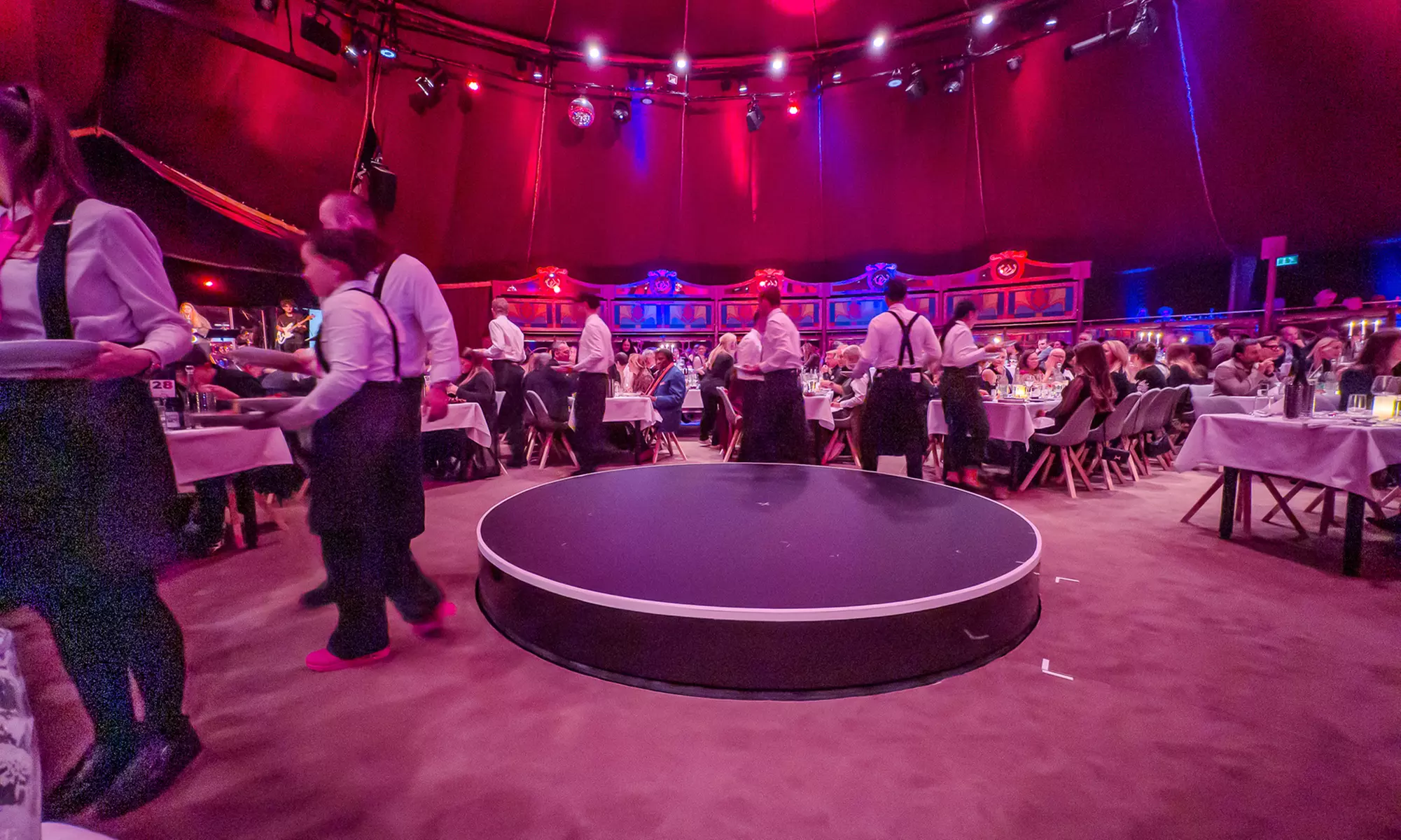 Ticket für die „HULLIS-Dinnershow“ vom 20.11.2025 bis 29.01.2026