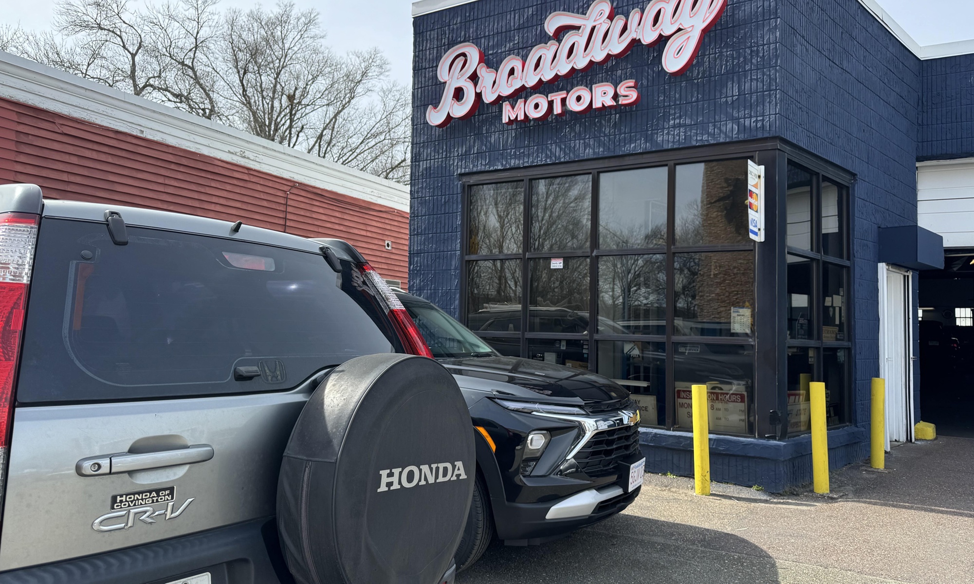 Secure Airport Parking for up to 10 Days With Self-Serve Convenience