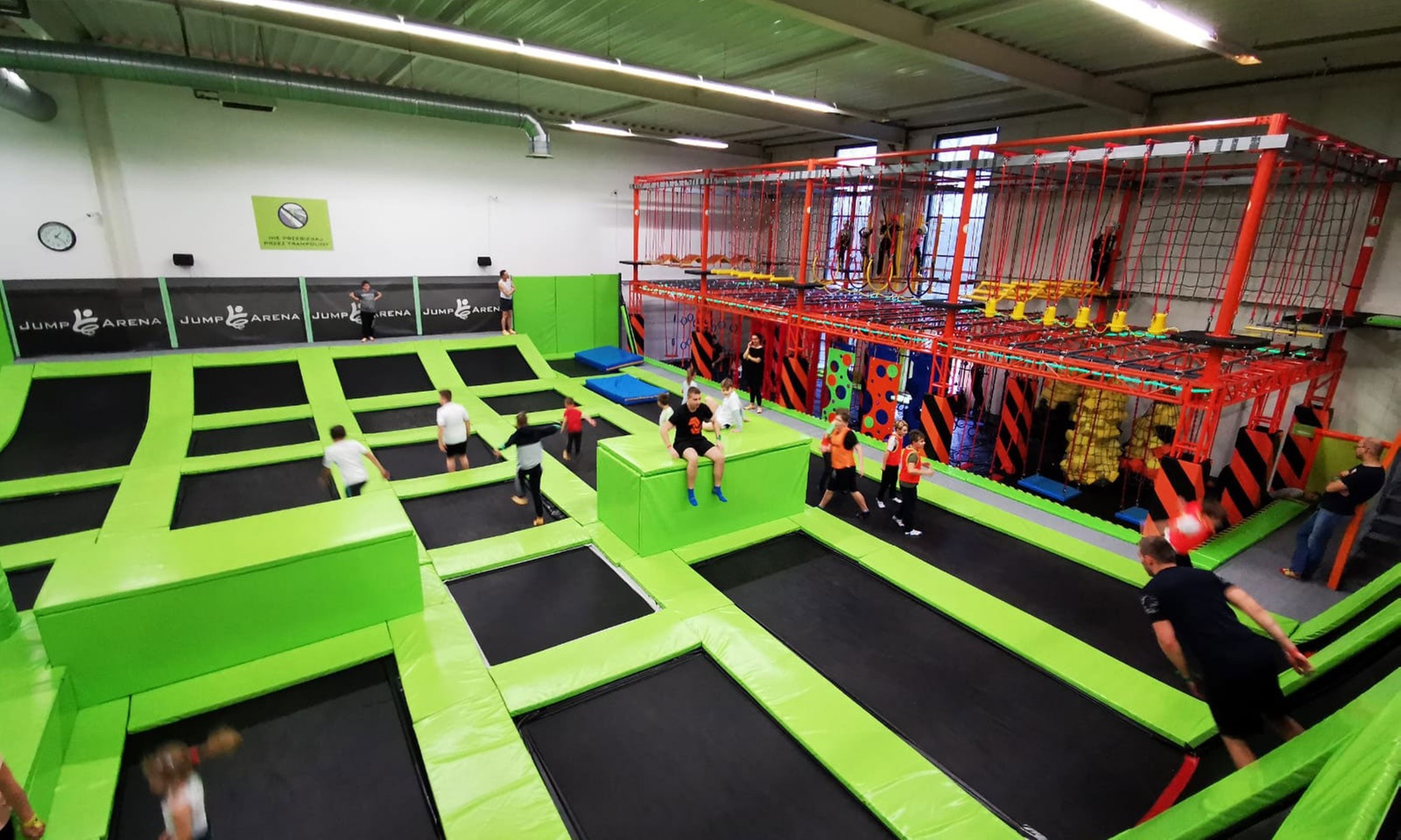 Godzinna zabawa w parku trampolin w Parku Trampolin Jump Arena