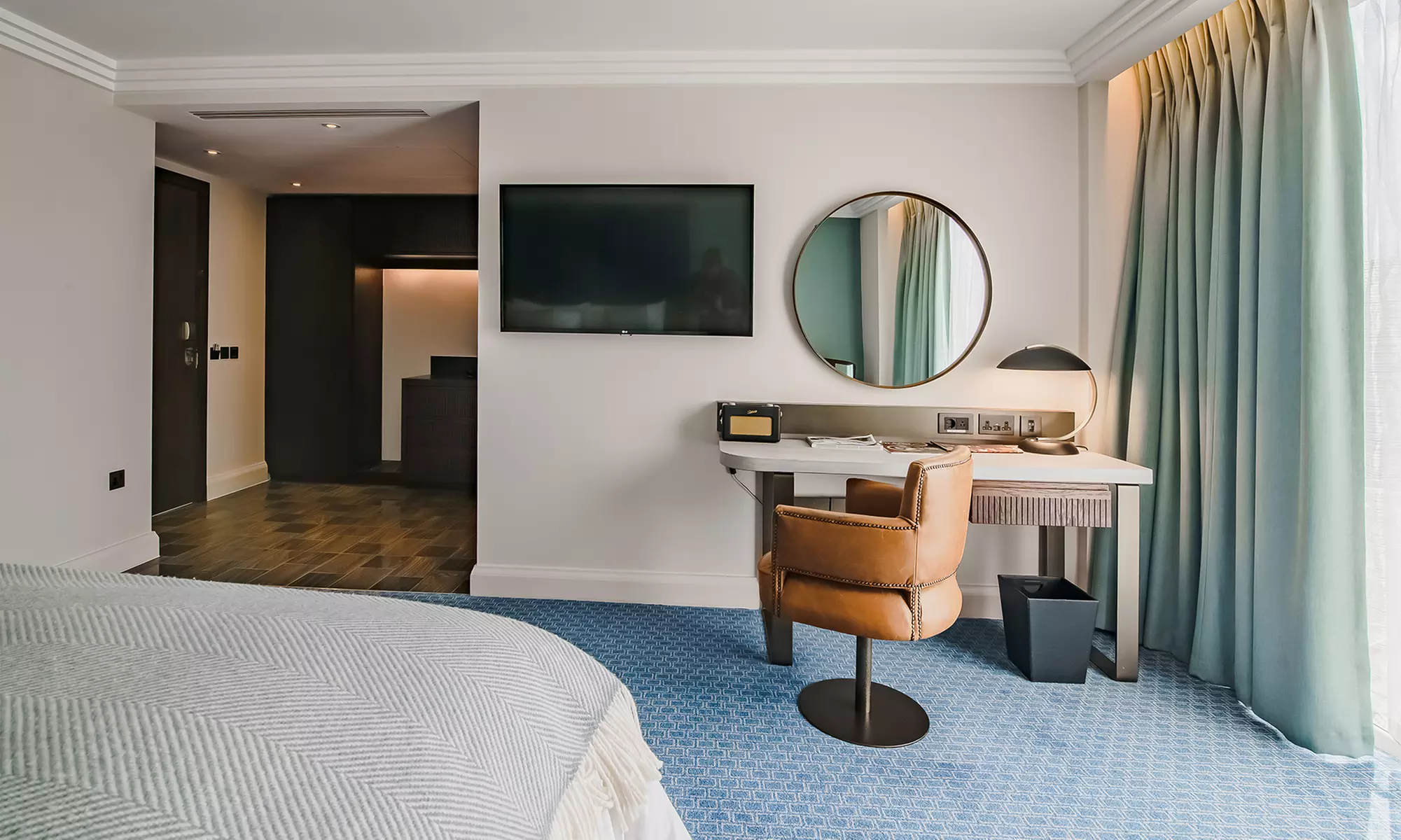 Cambridgeshire: Deluxe Double Room or Executive King Room w/ Breakfast