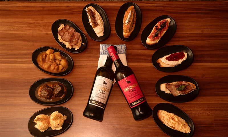 Delicias para compartir: pinchos, tapas, postre y bebida para 2 o 4