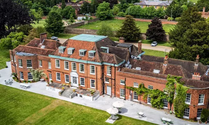 Buckinghamshire: Standard Double/Garden/Deluxe Room with Breakfast