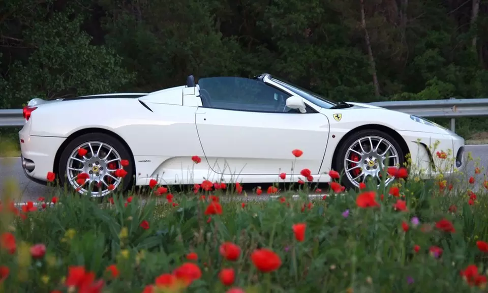 Ruta de conducción en un Ferrari y Porsche o Lamborghini y Corvette