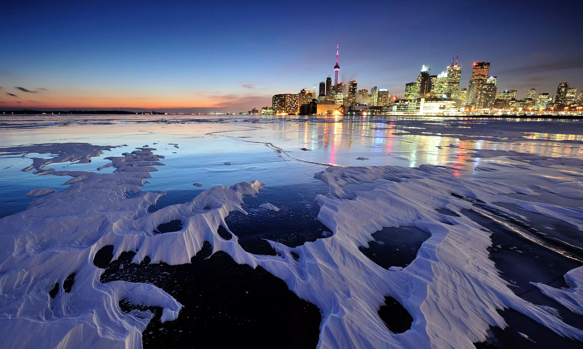 ✈ 7-Day Toronto & Montreal with Optional Niagara Falls Vacation w/ Air