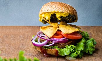 Veganes Burger-Menü mit Getränk