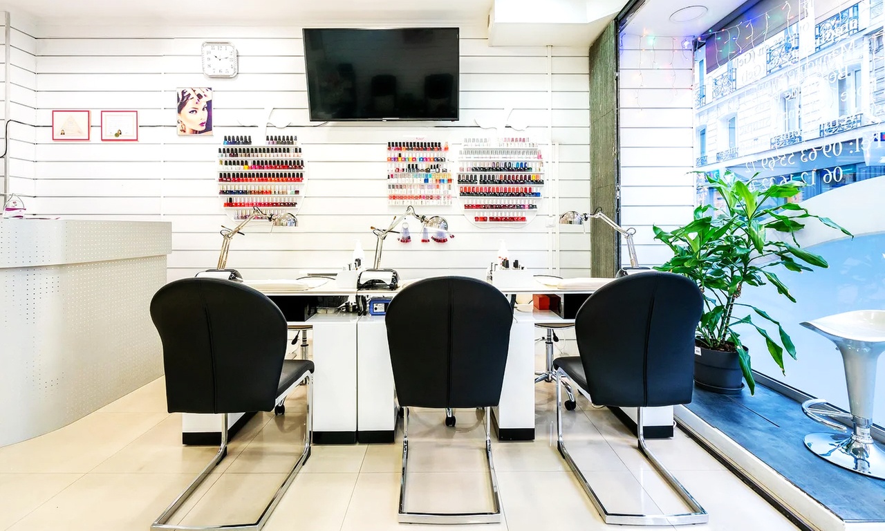 Beauté des mains et des pieds avec pose de vernis semi-permanent (jusqu'à 47% de remise)