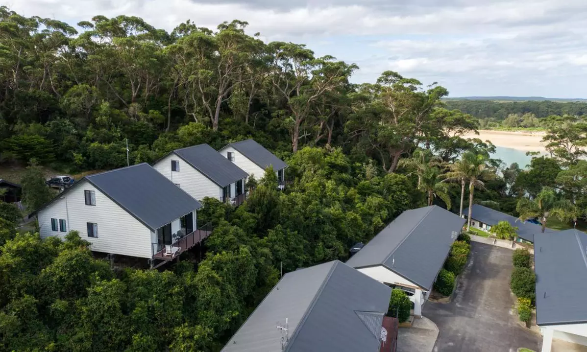 South Coast: 4* Two-Bedroom Apartment Stay with Bottle of Wine