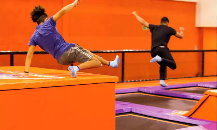 1 hora de acceso a Altitude Trampoline Park