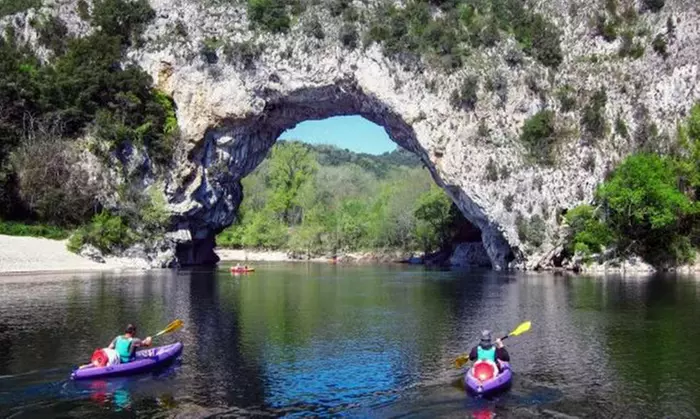 Descente en canoë sur l’Ardèche : 8 km ou 32 km d’aventure