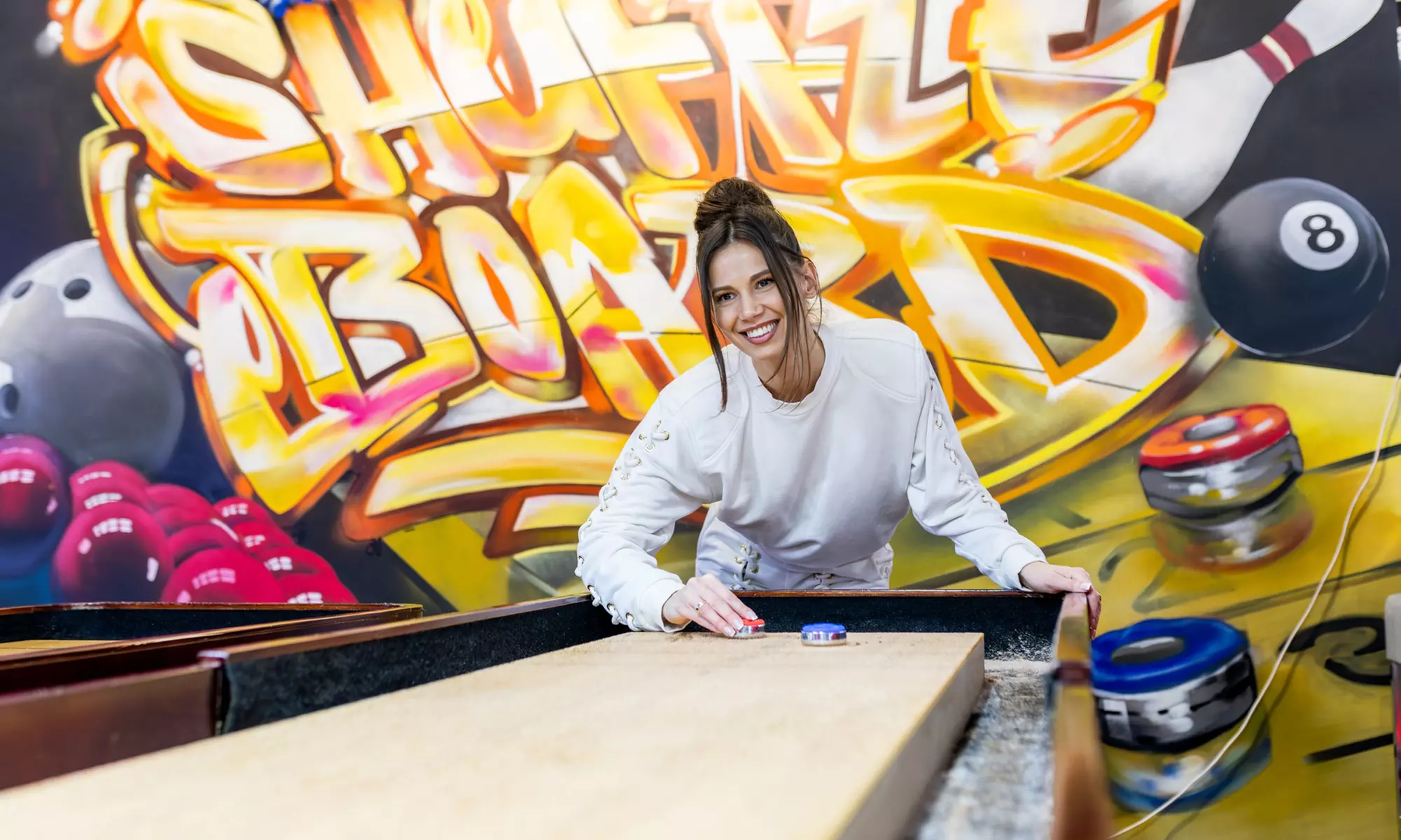 Zanurz się w świat zabawy i rywalizacji! Godzina gry w Shuffleboard