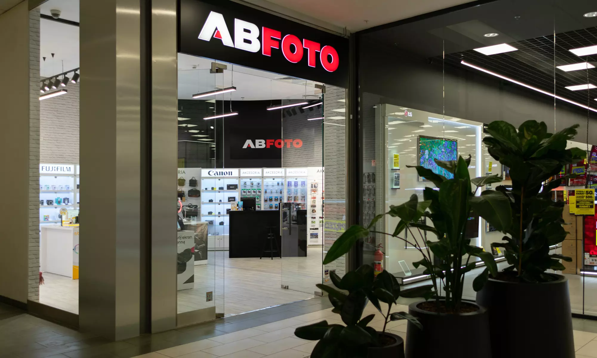 Wydrukuj wspomnienia z AB Foto – odbitki zdjęć w różnych rozmiarach w 16 salonach w całej Polsce