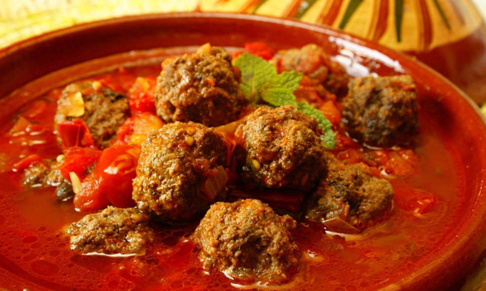 Tacos ou plat traditionnel maghrébin et thé ou café offert à Grenoble