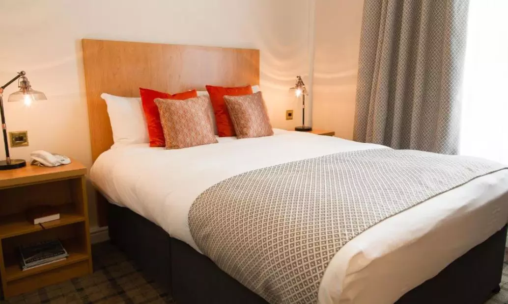 Darlington: Standard/Executive Double or Twin Room with Breakfast