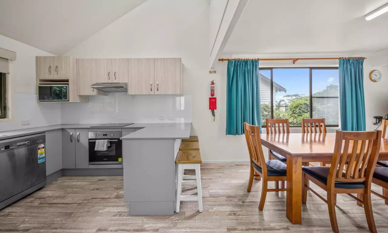 South Coast: 4* Two-Bedroom Apartment Stay with Bottle of Wine