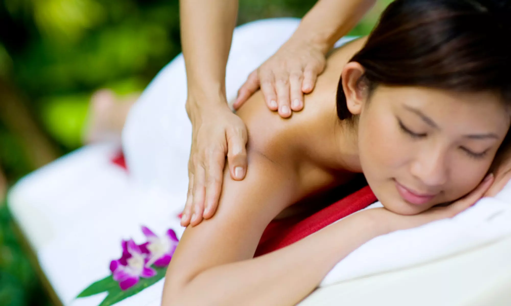 Thai-Massage mit Kräuter-Pressur