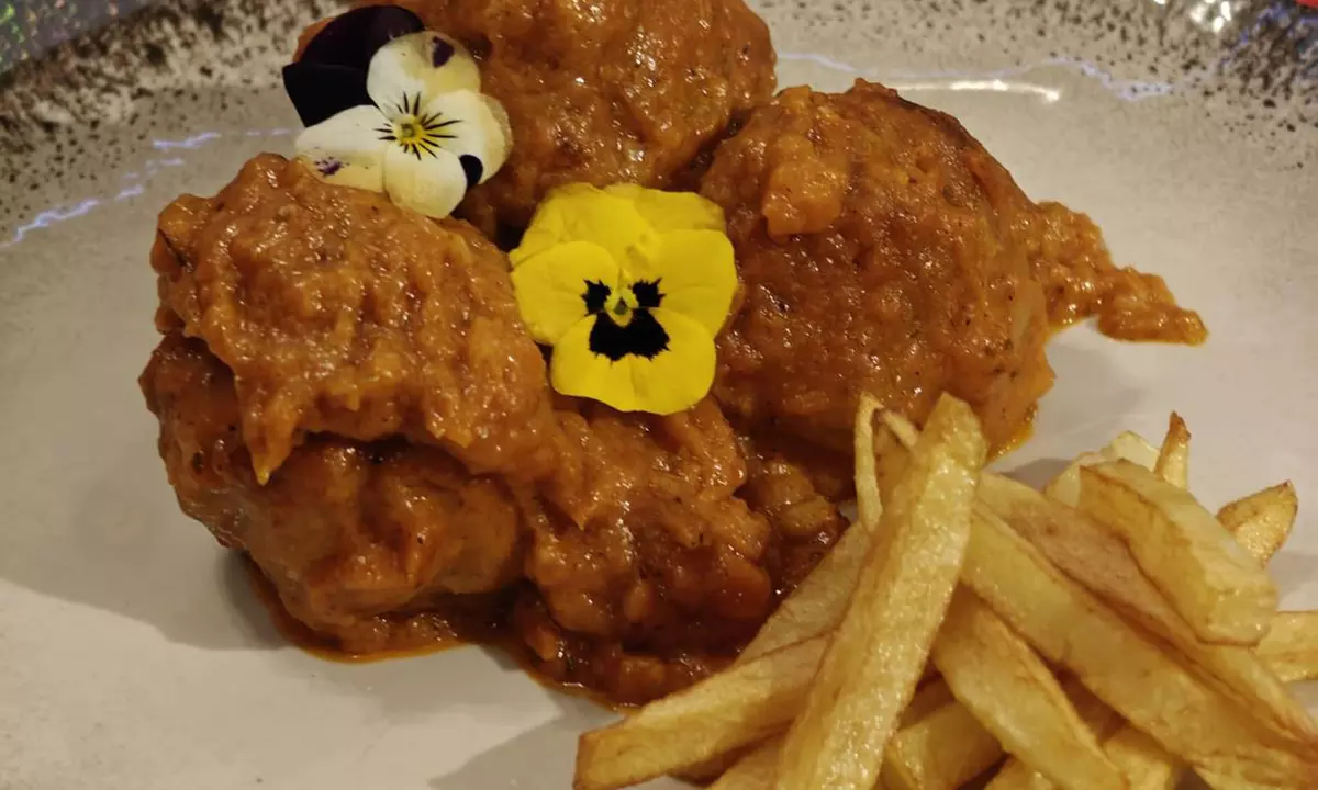 Cena con espectáculo de cabaret y drag queens para 2 o 4 en Barbarela