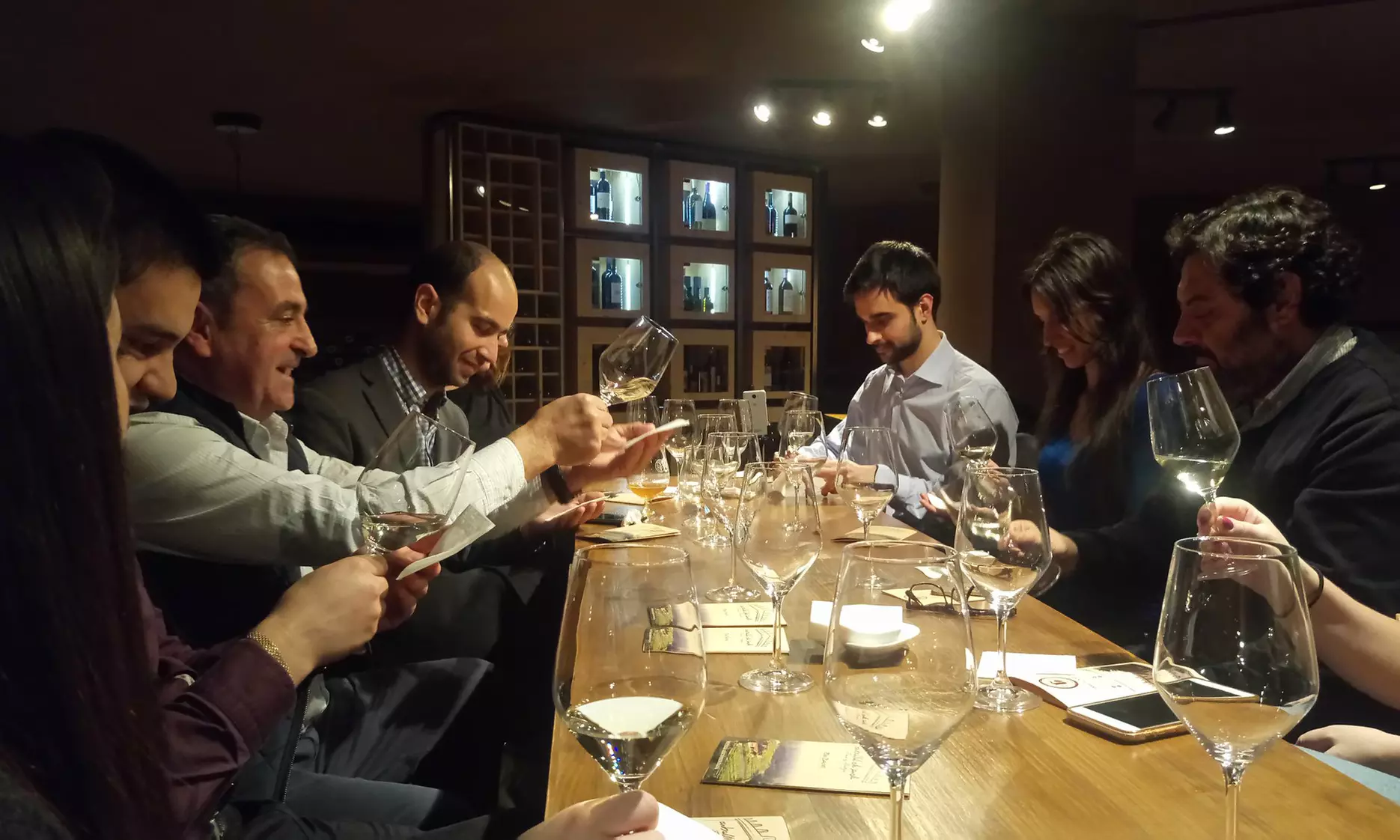 Cata de 6 vinos con degustación de ibéricos para 2, 4 o 6 personas