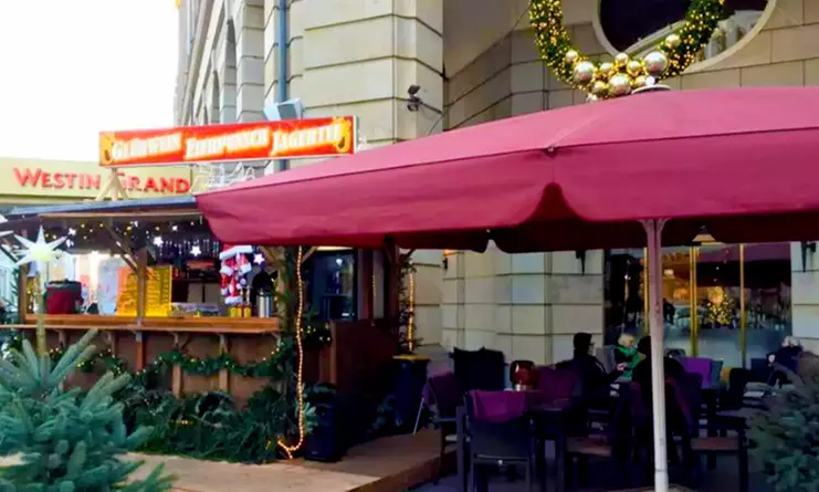 2 Glühweine oder nicht alkoholische Heißgetränke nach Wahl