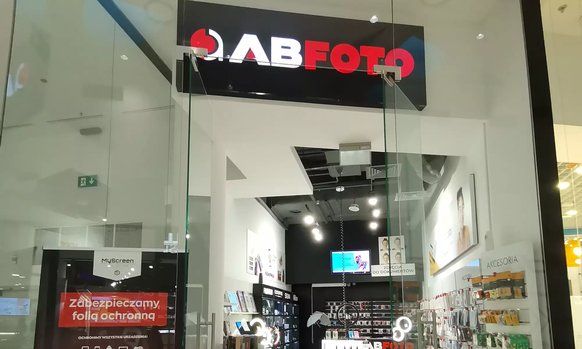 Wydrukuj wspomnienia z AB Foto – odbitki zdjęć w różnych rozmiarach w 16 salonach w całej Polsce