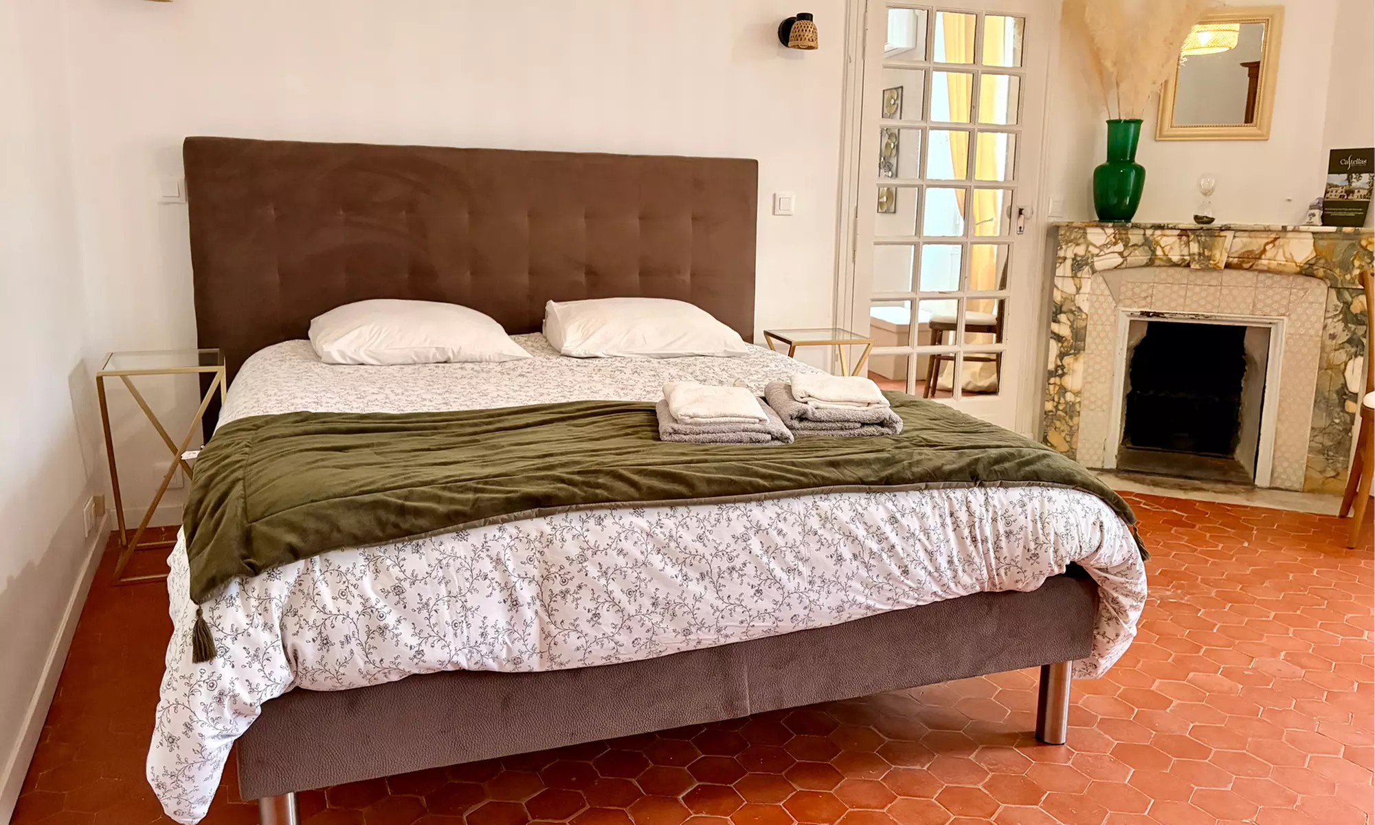 Var, Saint-Raphaël : 1 nuit en chambre double, option pdj et modelage