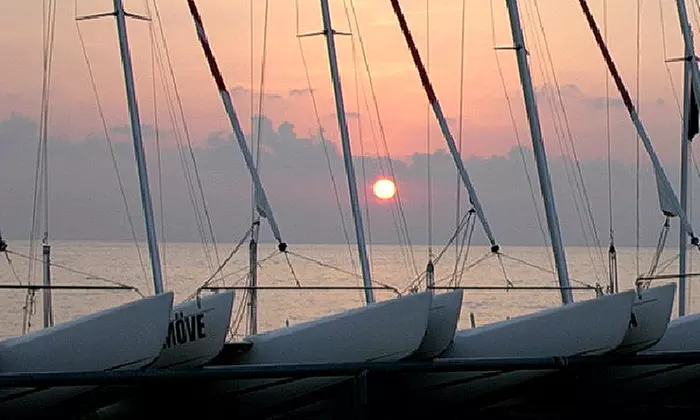 Entdecke den Nervenkitzel des Katamaran-Segelns!