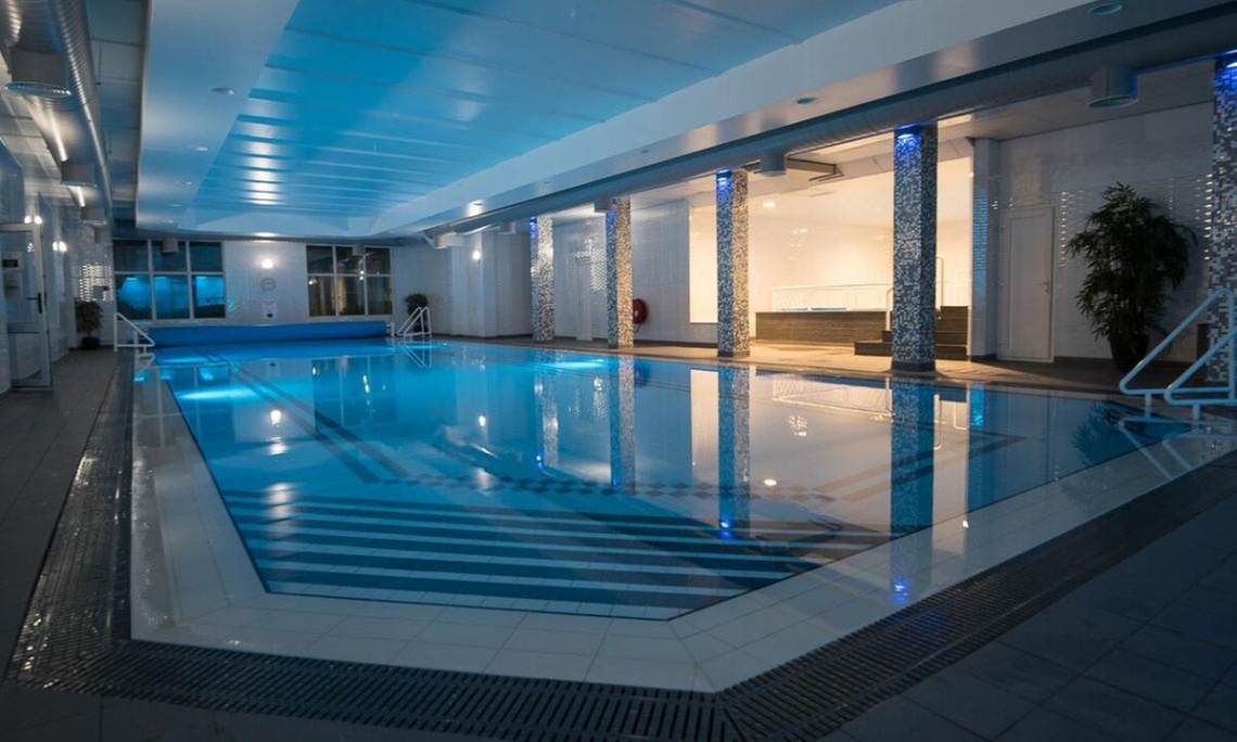 Donegal: Double Room with Breakfast & Leisure Access