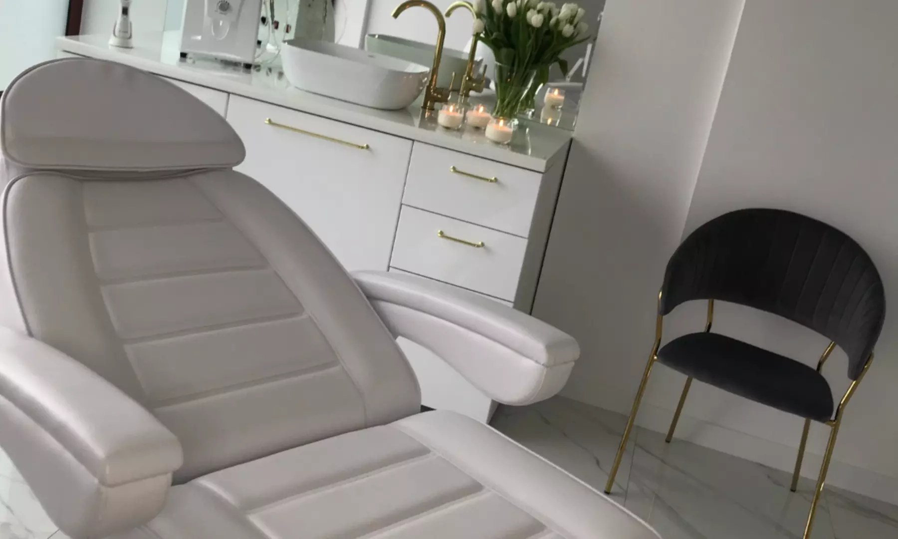 Zaawansowane zabiegi: oczyszczanie wodorowe, mikrodermabrazja i więcej