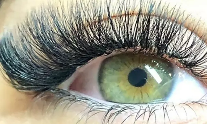 Kopfmassage, opt. Gesichtsbehandlung, opt. Lash/Brow Lifting