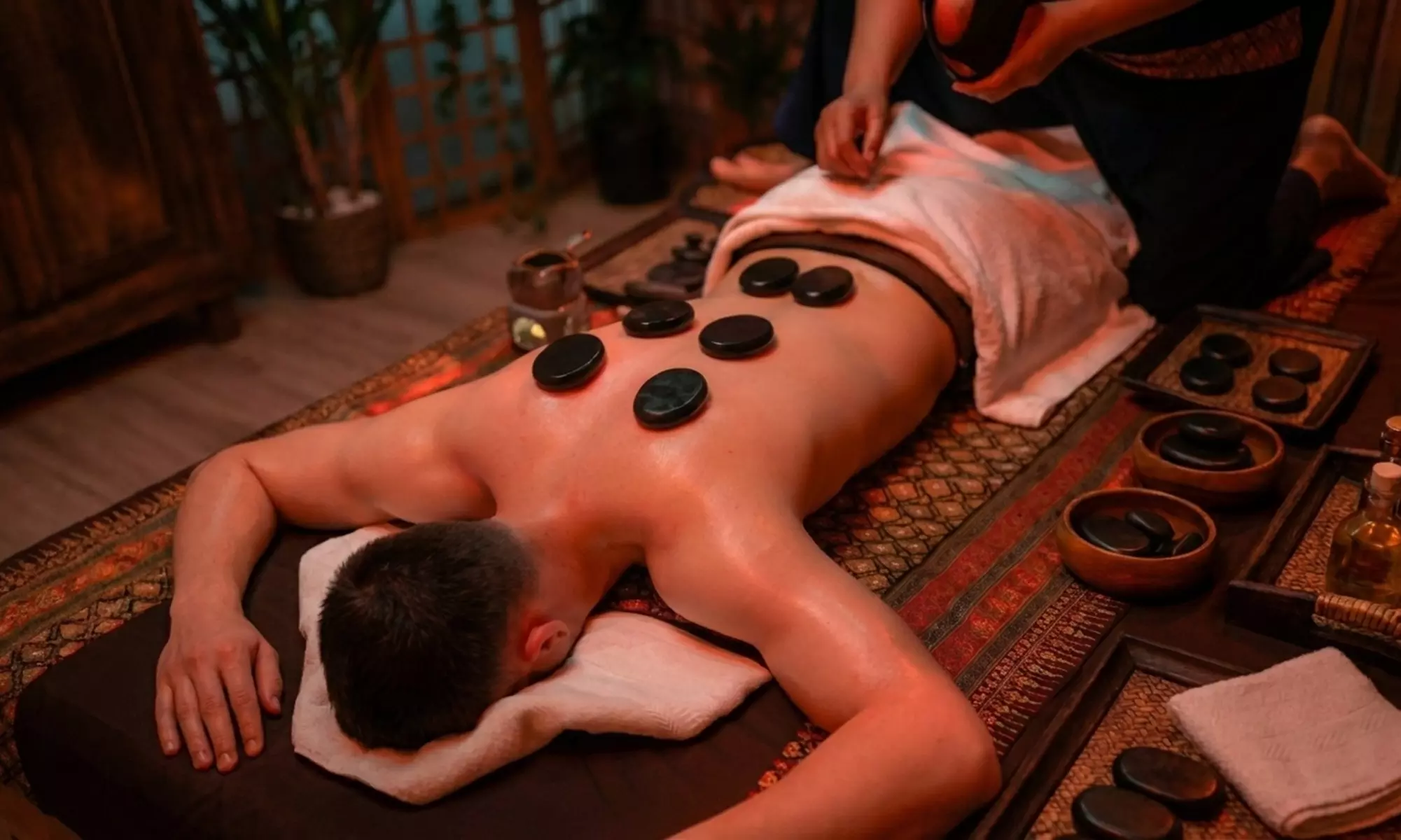 Orientalny relaks: masaże balijskie, tajskie, olejowe i day spa