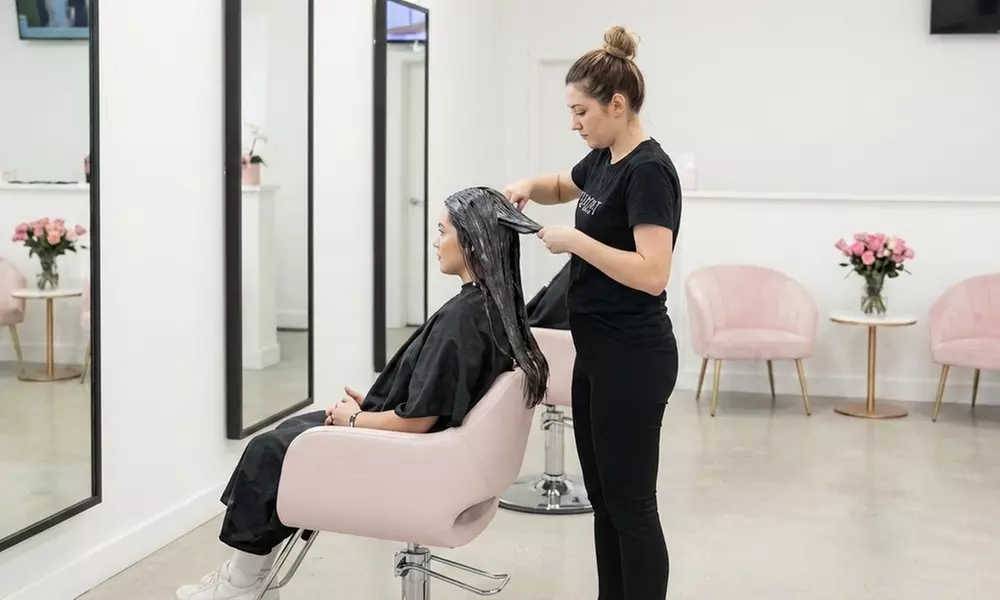 Sesión de peluqueria con opción a ampolla a elegir para 1 persona