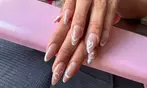 Sesión de manicura o puesta de uñas acrílicas para 1 persona