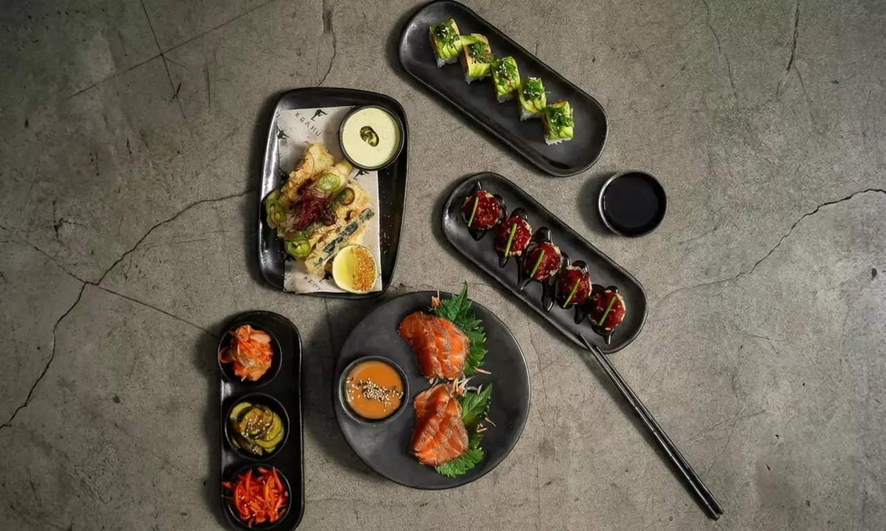 Menú degustación panasiático con cóctel y postre para 2 o 4 personas