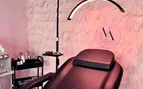 Aquafacial und Microneedling für strahlende Haut