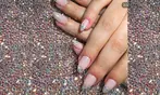Sesión de manicura o puesta de uñas acrílicas para 1 persona